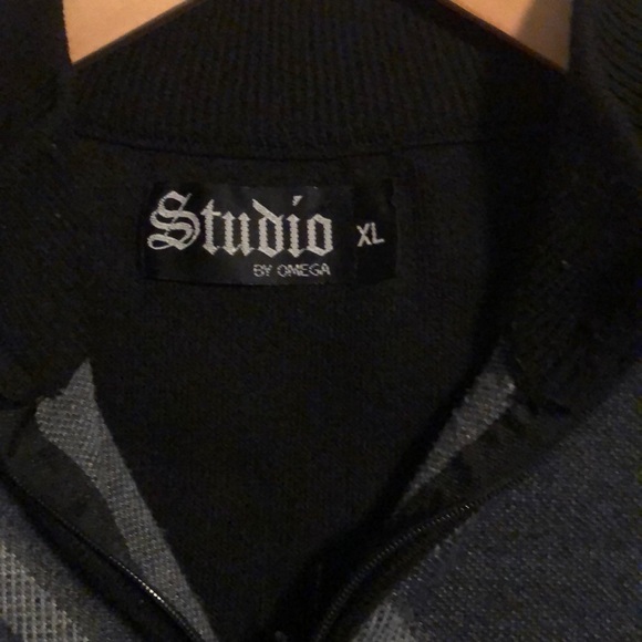 Sweater - Picture 1 of 3